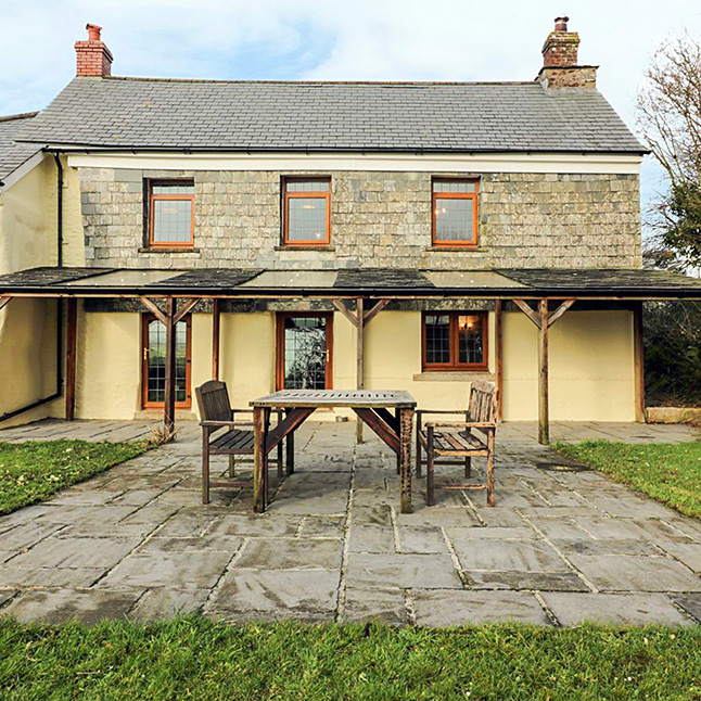 Middle West Curry Farmhouse